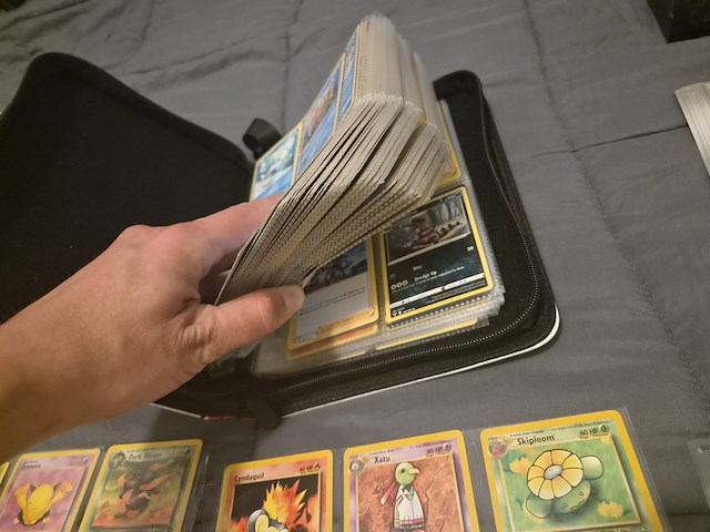 Pokémon map met vele kaarten, veel vintage kaarten en deckboxen - afbeelding 10 van  19