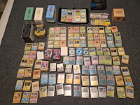 Pokémon map met vele kaarten, veel vintage kaarten en deckboxen - afbeelding 1 van  19