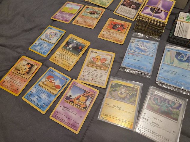 Pokémon map met vele kaarten, veel vintage kaarten en deckboxen - afbeelding 12 van  19