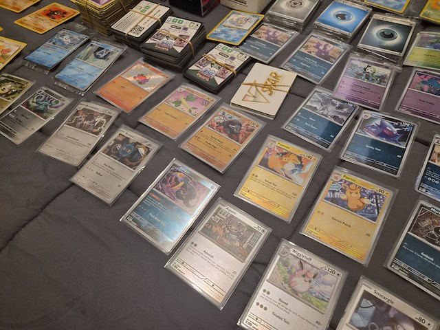 Pokémon map met vele kaarten, veel vintage kaarten en deckboxen - afbeelding 15 van  19