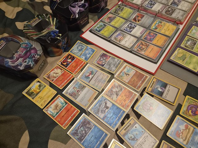 Pokémon mega collectie met o.a. vintage kaarten, 4 gevulde mappen, tins en xl kaarten - afbeelding 4 van  19