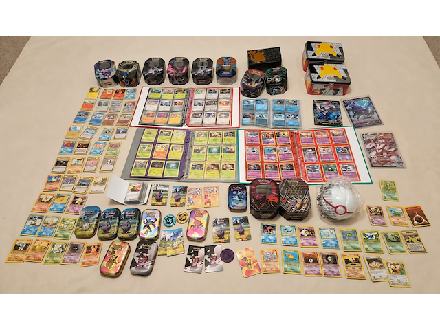 Pokémon mega collectie met o.a. vintage kaarten, 4 gevulde mappen, tins en xl kaarten - afbeelding 1 van  19