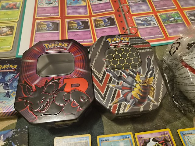 Pokémon mega collectie met o.a. vintage kaarten, 4 gevulde mappen, tins en xl kaarten - afbeelding 15 van  19