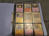 Pokémon verzameling met holo charizard, (vintage) kaarten, 2 insteekmappen, poké ball en accessoires - afbeelding 10 van  43
