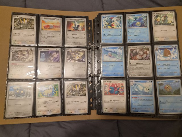 Pokémon verzameling met holo charizard, (vintage) kaarten, 2 insteekmappen, poké ball en accessoires - afbeelding 28 van  43