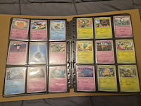 Pokémon verzameling met holo charizard, (vintage) kaarten, 2 insteekmappen, poké ball en accessoires - afbeelding 29 van  43