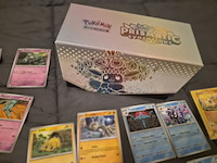 Pokémon verzameling met kaarten, insteekmap, oude kaarten, holo's, opbergdoos en accessoires - afbeelding 4 van  33