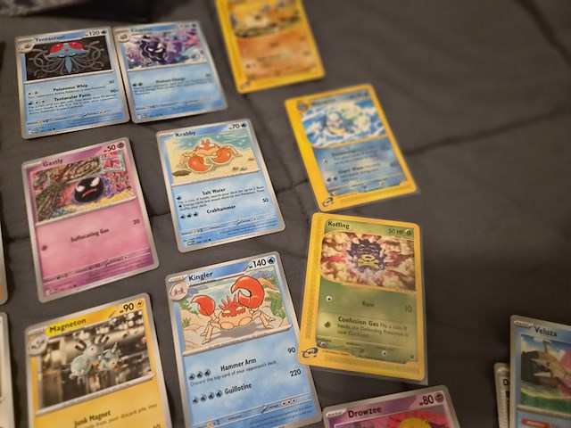 Pokémon verzameling met kaarten, insteekmap, oude kaarten, holo's, opbergdoos en accessoires - afbeelding 6 van  33