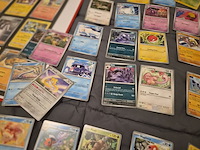 Pokémon verzameling met kaarten, insteekmap, oude kaarten, holo's, opbergdoos en accessoires - afbeelding 8 van  33