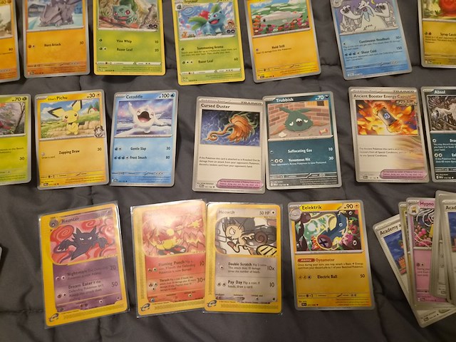 Pokémon verzameling met kaarten, insteekmap, oude kaarten, holo's, opbergdoos en accessoires - afbeelding 11 van  33