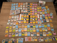 Pokémon verzameling met kaarten, insteekmap, oude kaarten, holo's, opbergdoos en accessoires - afbeelding 1 van  33