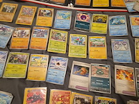 Pokémon verzameling met kaarten, insteekmap, oude kaarten, holo's, opbergdoos en accessoires - afbeelding 13 van  33