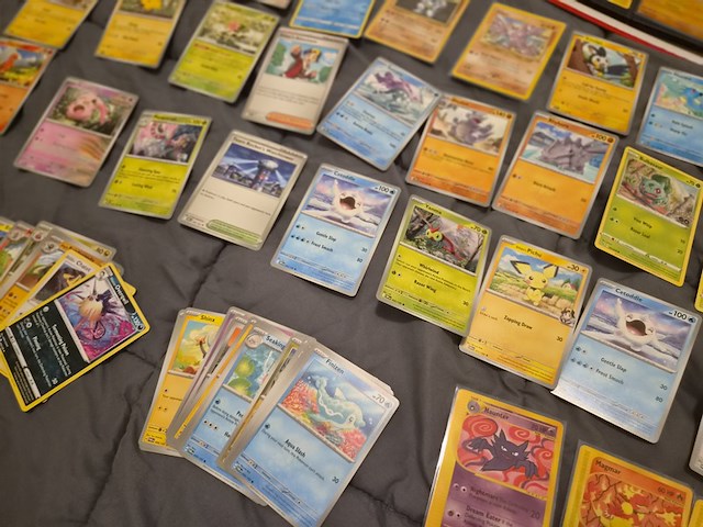 Pokémon verzameling met kaarten, insteekmap, oude kaarten, holo's, opbergdoos en accessoires - afbeelding 14 van  33