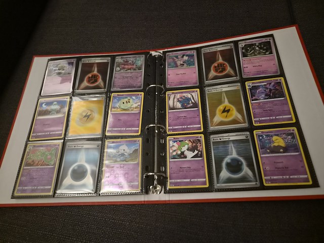 Pokémon verzameling met kaarten, insteekmap, oude kaarten, holo's, opbergdoos en accessoires - afbeelding 22 van  33