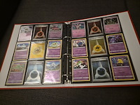 Pokémon verzameling met kaarten, insteekmap, oude kaarten, holo's, opbergdoos en accessoires - afbeelding 22 van  33