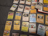 Pokémon verzameling met kaarten, insteekmap, oude kaarten, holo's, opbergdoos en accessoires - afbeelding 23 van  33