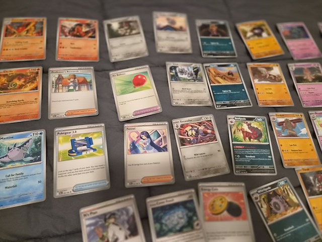 Pokémon verzameling met kaarten, insteekmap, oude kaarten, holo's, opbergdoos en accessoires - afbeelding 32 van  33