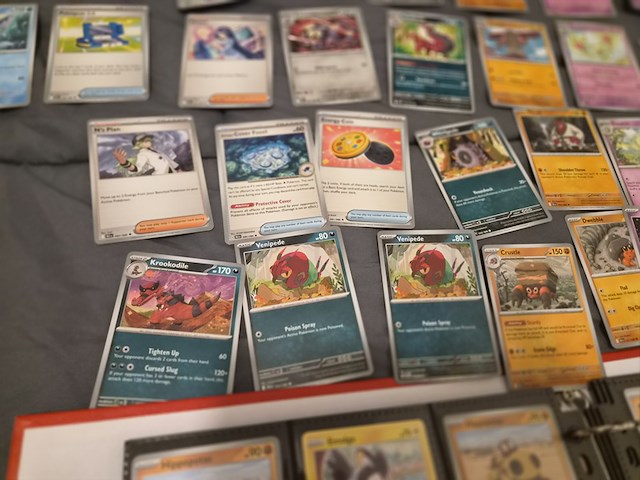 Pokémon verzameling met kaarten, insteekmap, oude kaarten, holo's, opbergdoos en accessoires - afbeelding 33 van  33
