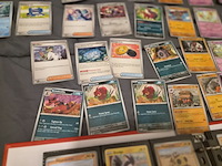 Pokémon verzameling met kaarten, insteekmap, oude kaarten, holo's, opbergdoos en accessoires - afbeelding 33 van  33