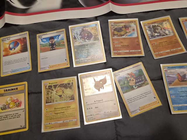 Pokémon verzameling met vintage kaarten, ge-grade kaart, rares, gevulde mappen, poster en meer - afbeelding 13 van  43