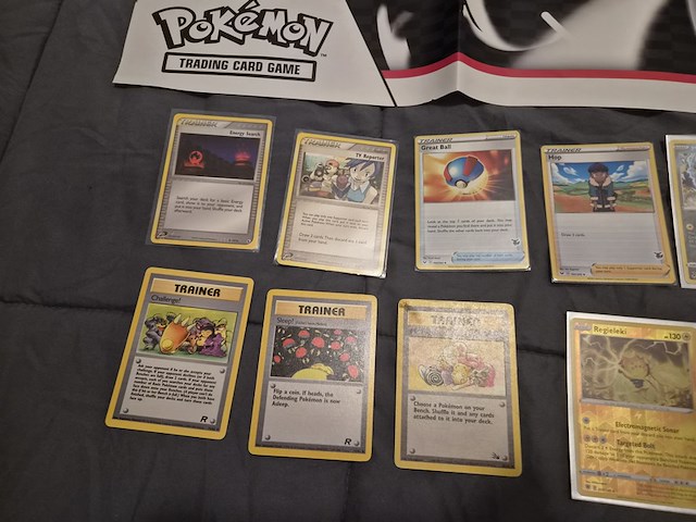 Pokémon verzameling met vintage kaarten, ge-grade kaart, rares, gevulde mappen, poster en meer - afbeelding 14 van  43