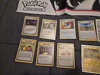 Pokémon verzameling met vintage kaarten, ge-grade kaart, rares, gevulde mappen, poster en meer - afbeelding 14 van  43