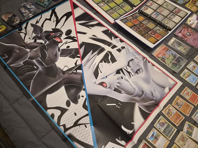 Pokémon verzameling met vintage kaarten, ge-grade kaart, rares, gevulde mappen, poster en meer - afbeelding 15 van  43