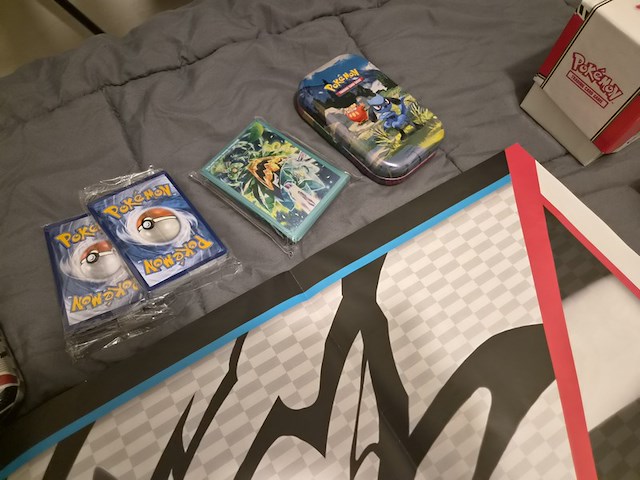 Pokémon verzameling met vintage kaarten, ge-grade kaart, rares, gevulde mappen, poster en meer - afbeelding 17 van  43