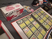 Pokémon verzameling met vintage kaarten, ge-grade kaart, rares, gevulde mappen, poster en meer - afbeelding 18 van  43