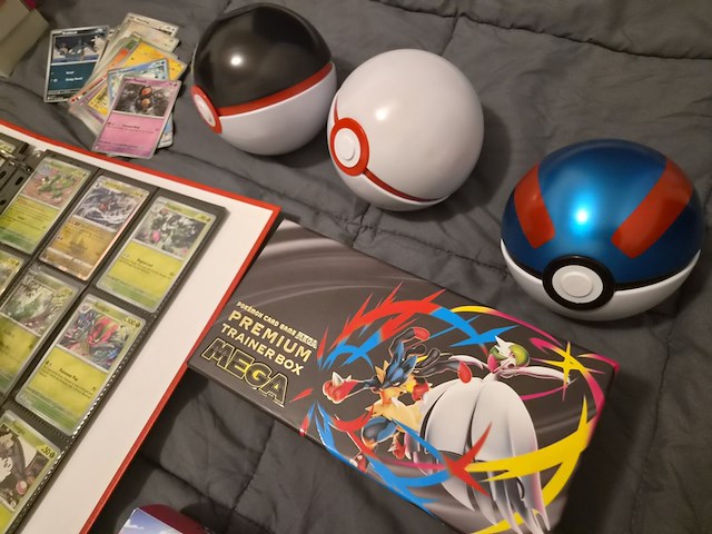 Pokémon verzameling met vintage kaarten, ge-grade kaart, rares, gevulde mappen, poster en meer - afbeelding 19 van  43