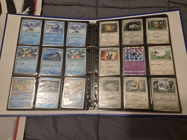 Pokémon verzameling met vintage kaarten, ge-grade kaart, rares, gevulde mappen, poster en meer - afbeelding 26 van  43
