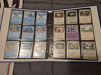 Pokémon verzameling met vintage kaarten, ge-grade kaart, rares, gevulde mappen, poster en meer - afbeelding 26 van  43