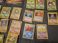 Pokémon verzameling met vintage kaarten, ge-grade kaart, rares, gevulde mappen, poster en meer - afbeelding 2 van  43