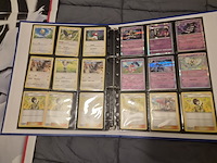 Pokémon verzameling met vintage kaarten, ge-grade kaart, rares, gevulde mappen, poster en meer - afbeelding 30 van  43