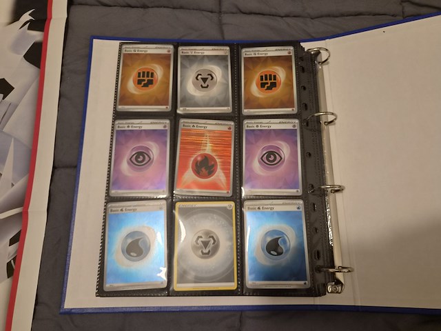Pokémon verzameling met vintage kaarten, ge-grade kaart, rares, gevulde mappen, poster en meer - afbeelding 32 van  43