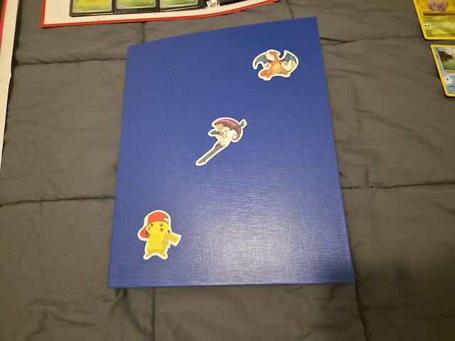 Pokémon verzameling met vintage kaarten, ge-grade kaart, rares, gevulde mappen, poster en meer - afbeelding 33 van  43