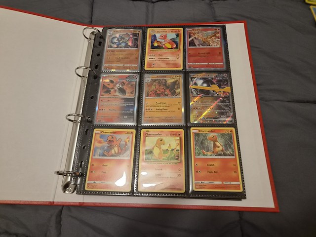 Pokémon verzameling met vintage kaarten, ge-grade kaart, rares, gevulde mappen, poster en meer - afbeelding 35 van  43