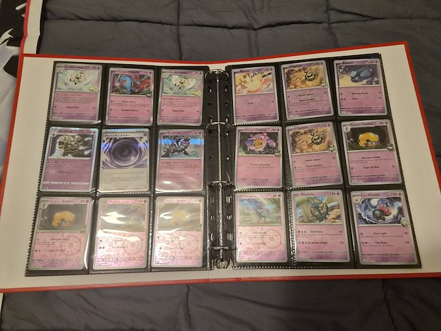 Pokémon verzameling met vintage kaarten, ge-grade kaart, rares, gevulde mappen, poster en meer - afbeelding 39 van  43