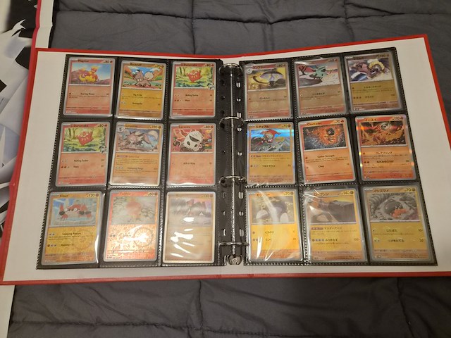 Pokémon verzameling met vintage kaarten, ge-grade kaart, rares, gevulde mappen, poster en meer - afbeelding 41 van  43