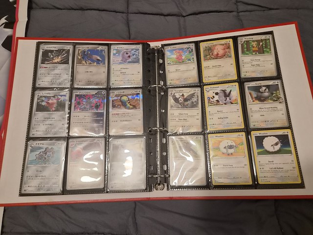 Pokémon verzameling met vintage kaarten, ge-grade kaart, rares, gevulde mappen, poster en meer - afbeelding 42 van  43