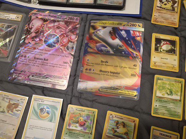 Pokémon verzameling met vintage kaarten, ge-grade kaart, rares, gevulde mappen, poster en meer - afbeelding 5 van  43