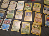 Pokémon verzameling met vintage kaarten, ge-grade kaart, rares, gevulde mappen, poster en meer - afbeelding 9 van  43