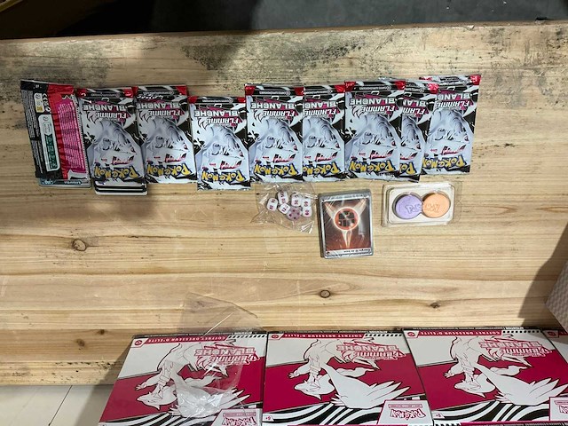 Pokemon white flare etb’s - afbeelding 4 van  6