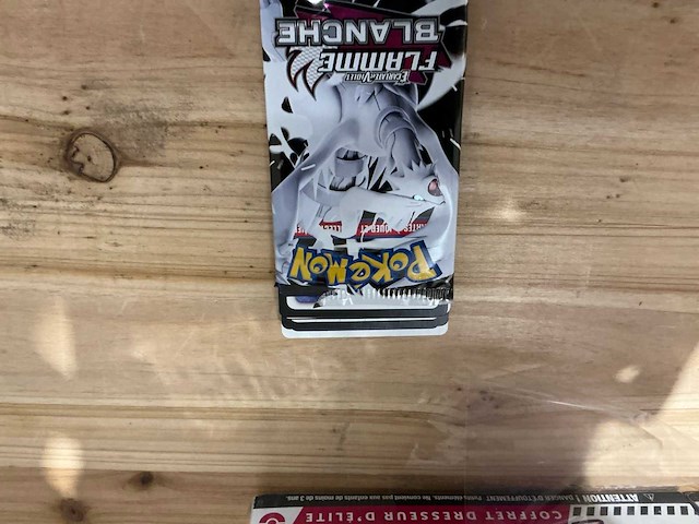 Pokemon white flare etb’s - afbeelding 6 van  6