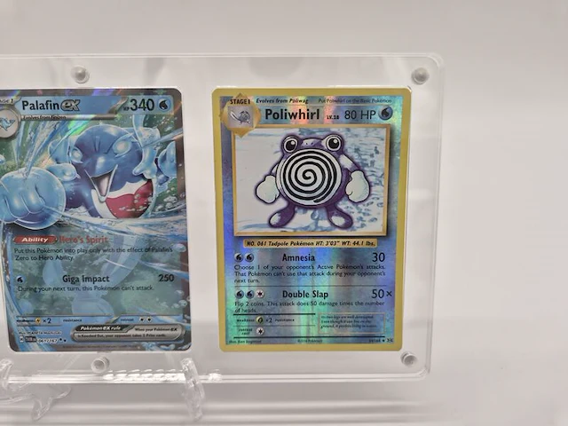 Pokémonkaarten – magikarp, palafin ex & poliwhirl – inclusief magnetische display en standaard - afbeelding 9 van  12