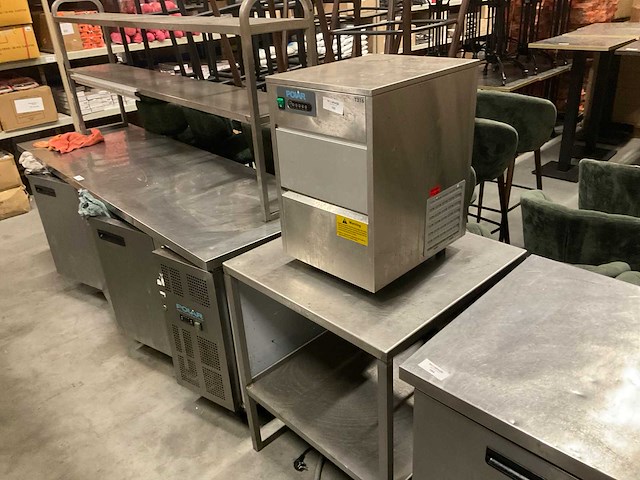 Polar ijsblokjesmachine met onderrek - afbeelding 1 van  2