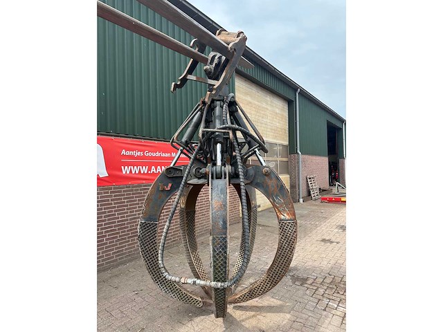 Poliepgrijper 3000l met 6 schalen - afbeelding 1 van  1