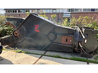 Poliepgrijpers, sorteergrijpers, crushers, grondverzetmachines en uitrustingsstukken