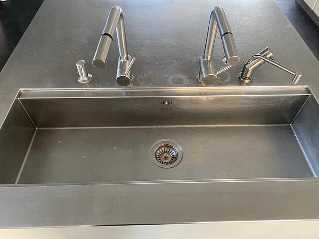 Poliform - keuken met gaggenau apparatuur - afbeelding 3 van  5