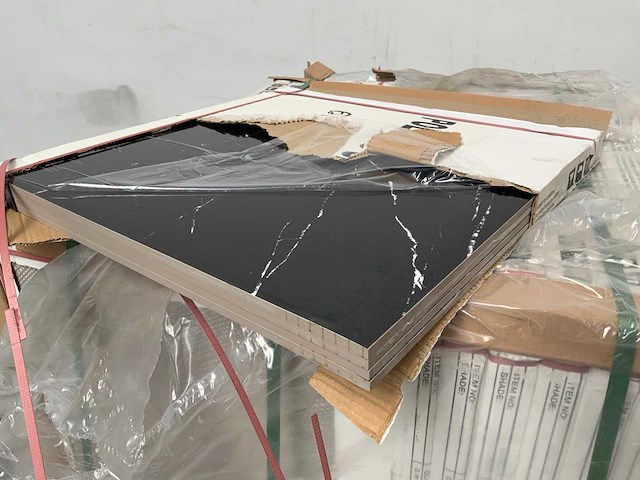 Polished glazed tile 600x600mm (108x) - afbeelding 1 van  6